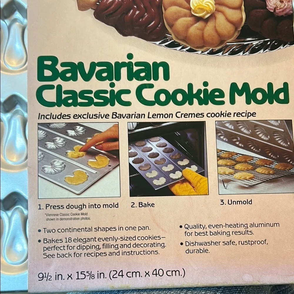 NWT Vintage Wilton Bavarian Classic Cookie Mold - White